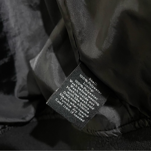 Rock &‎ Republic Women's Zip Up Camo Fleece Jacket 

Size Large 20 x 22 - Picture 4 of 6